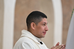 Prayer-with-Immigrants-4226