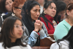 Prayer-with-Immigrants-4340