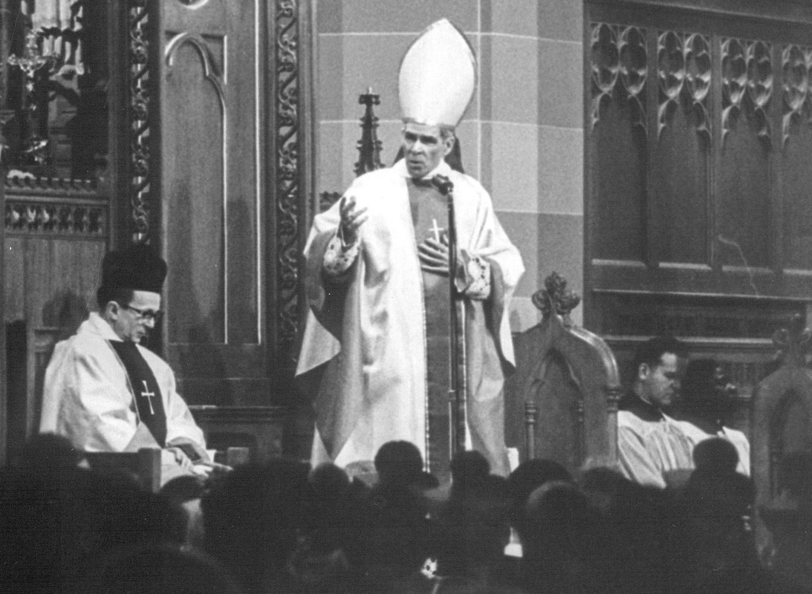SHEEN-BEATIFICATION-RELICS-GIFT
