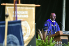 St.-E.-Commencement-4048